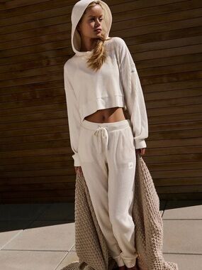 ALO Muse Set
Size small 
Worn only 3 times and in perfect condition ☺️